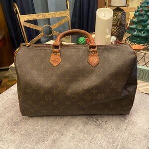 Authentic Louis Vuitton Speedy 40 Signature Canvas Bag WORN